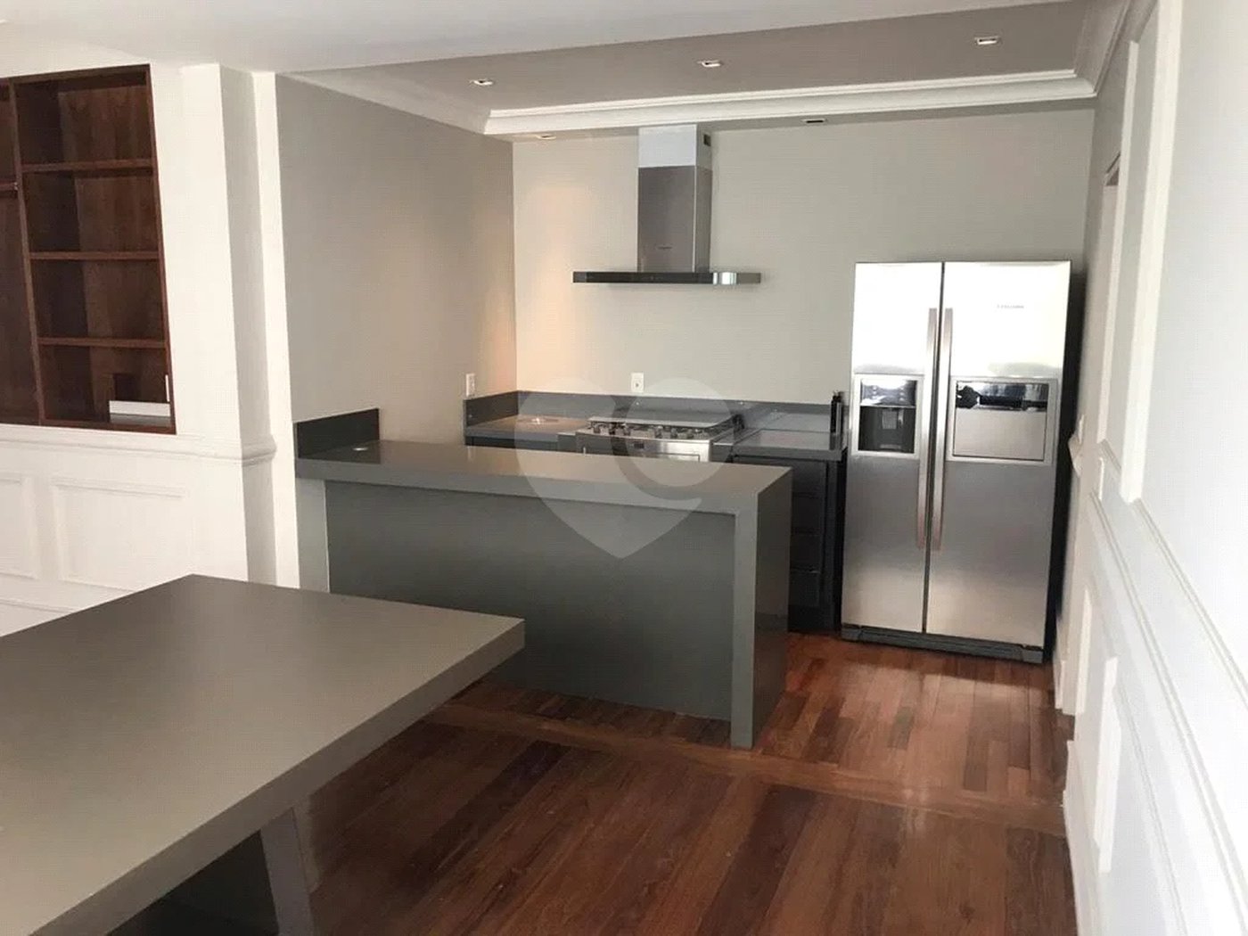 Apto 220 metros no Campo Belo. varanda, 5 vagas, 3 suítes. Visite