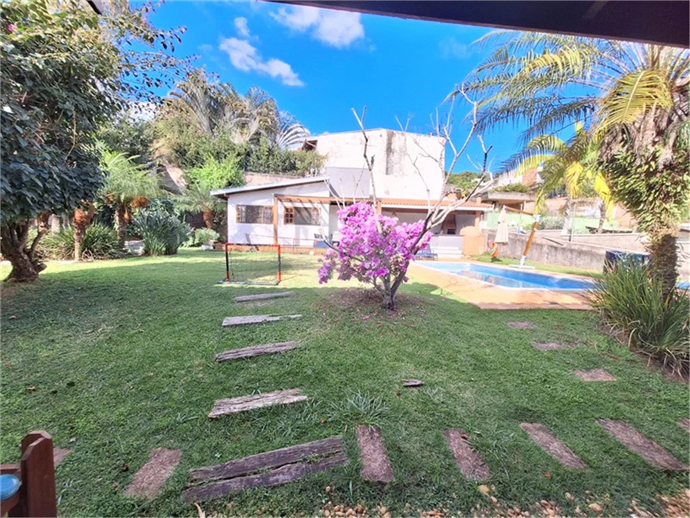 Casa para alugar com 3 quartos, sendo 1 suíte,  no condomínio Estância Marambaia, Vinhedo - SP