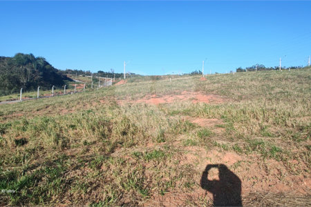 Terreno em Atibaia com 360 m² condomínio fechado com ampla área de lazer