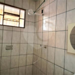 Casa ampla em bairro tranquilo – excelente oportunidade para morar ou investir!
