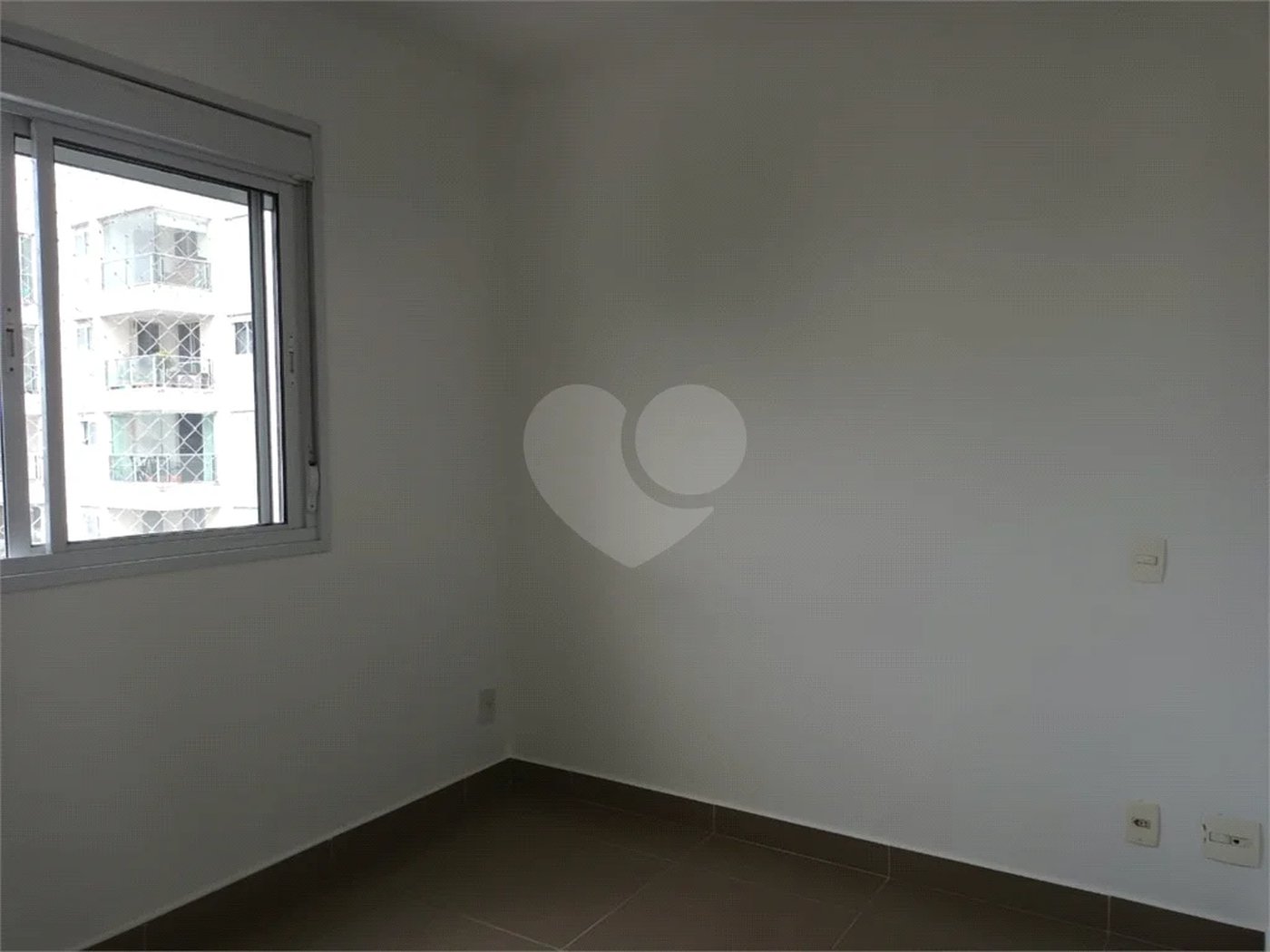 APARTAMENTO PARAÇAÇÃO COM 3 DORMITÓRIOS E 2 VAGAS DE GARGEM NA VILA ANASTÁCIO