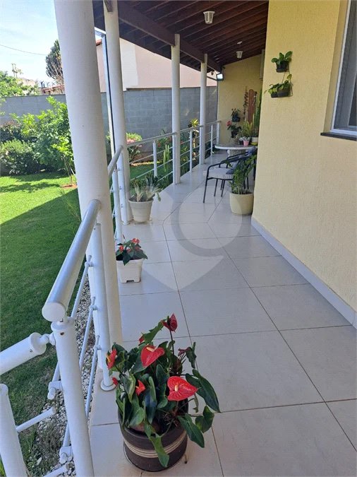 Casa Ampla com 5 Dormitórios, Piscina e Lazer Completo em Terreno de 1.260 m²