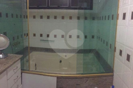 Oportunidade - Apto. 4 Suites / 4 Vagas de garagem