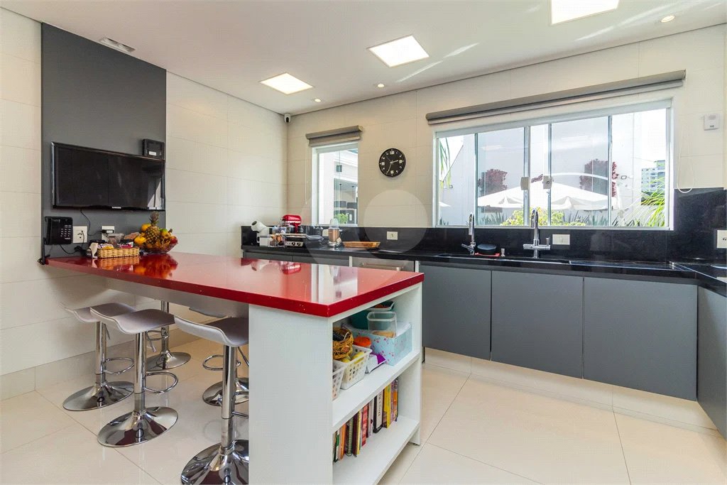 Casa em condomínio, 4 suites, piscina privativa no Jd. Floresta - zona norte - SP.