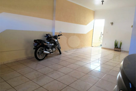 Casa térrea em Araraquara/SP, na Vila Xavier.