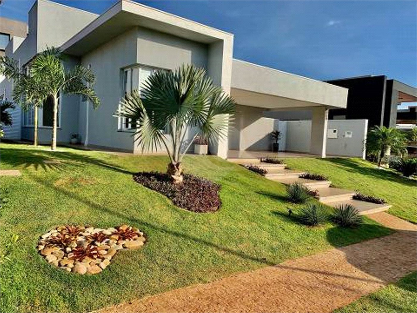 Casa térrea no Condomínio Alphaville Ribeirão III