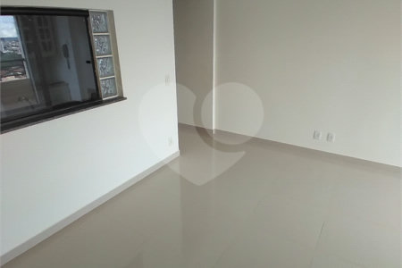 Apartamento com 3 dormitórios sendo 1 suíte.
