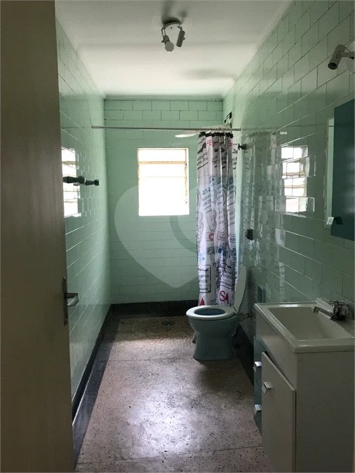 Sobrado à venda com 3 quartos em Vila Nivi, São Paulo, SP