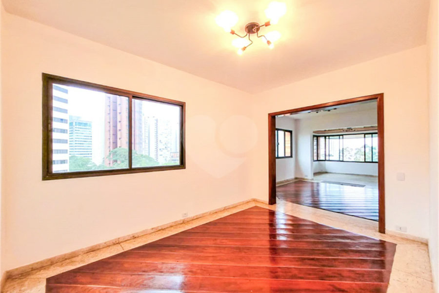 Apartamento para venda no Morumbi, de 260m² com 4 suítes 5 banheiros e 4 vagas de garagem