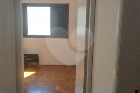Apartamento no Paraiso, com 2 dormitórios, 02 banheiros, sala estar e jantar,
