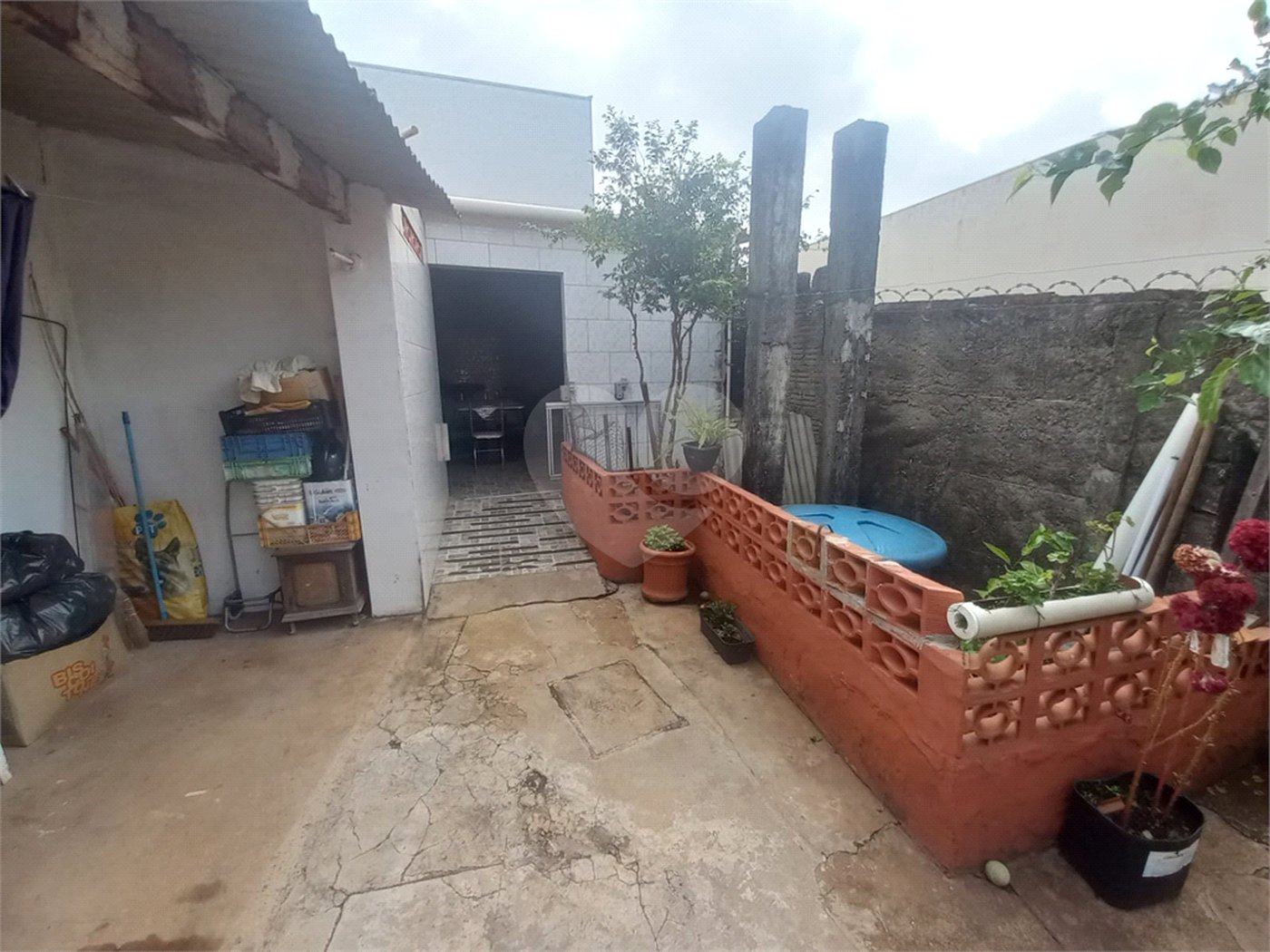 Sobrado para venda.