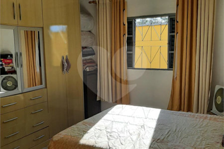 Casa com Salão Comercial no Aracy