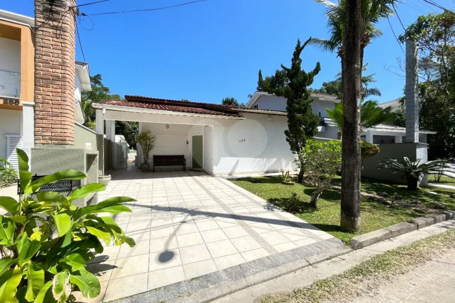 Casa à venda com 4 quartos, sendo 3 suítes, em Riviera de São Lourenço, Bertioga, SP