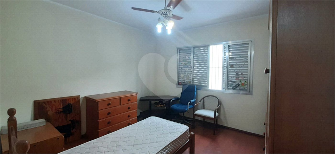 Sobrado amplo com 3 quartos, suíte e quintal para venda no Tremembé !!!
