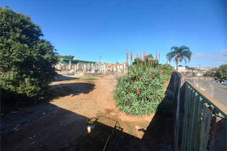Terreno em Atibaia com 2.784 metros para construção de apartamentos ou salões comerciais, excelente localização