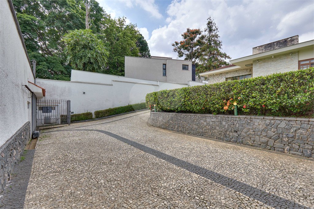 Casa Térrea à venda com 4 quartos, sendo 2 suítes, em Alto da Boa Vista, São Paulo, SP