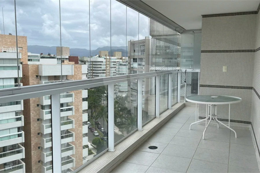 Apartamento à venda com 3 quartos, sendo 2 suítes,  em Riviera de São Lourenço, Bertioga, SP