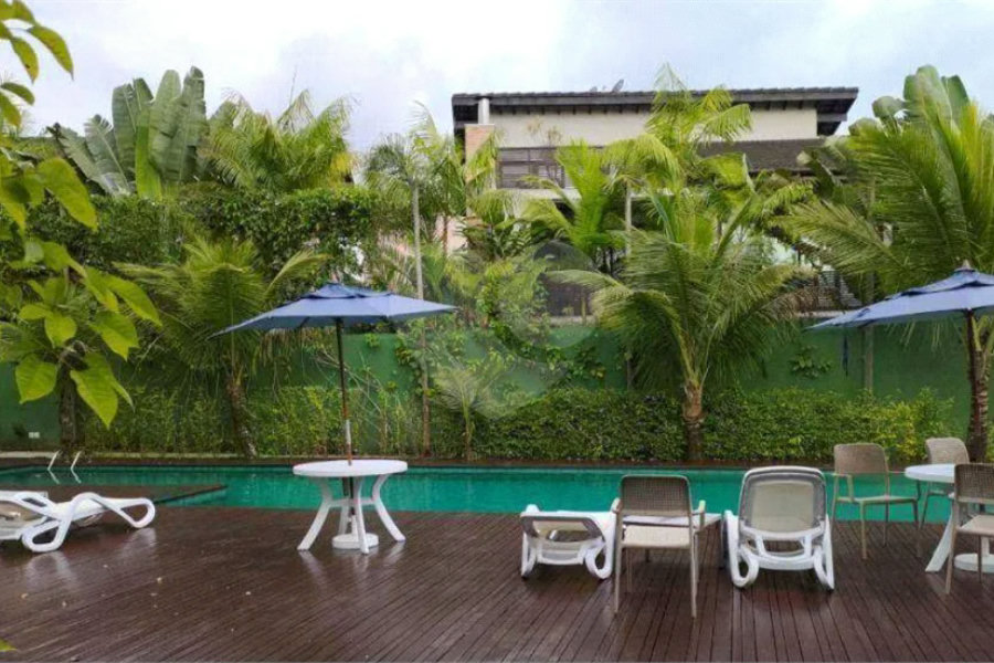Maravilhosa Casa em Condomínio com 4 Suítes na Praia de Juquehy!!!