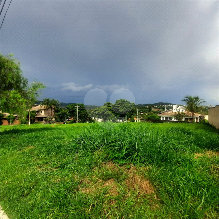 Lindo terreno de 450m², localizado no Condomínio Vilaggio Caprirccio