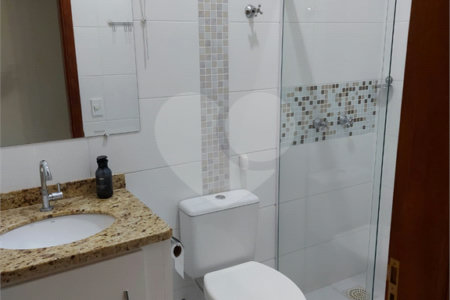 Casa Térrea com 2 dormitórios, sendo 1 suíte.
