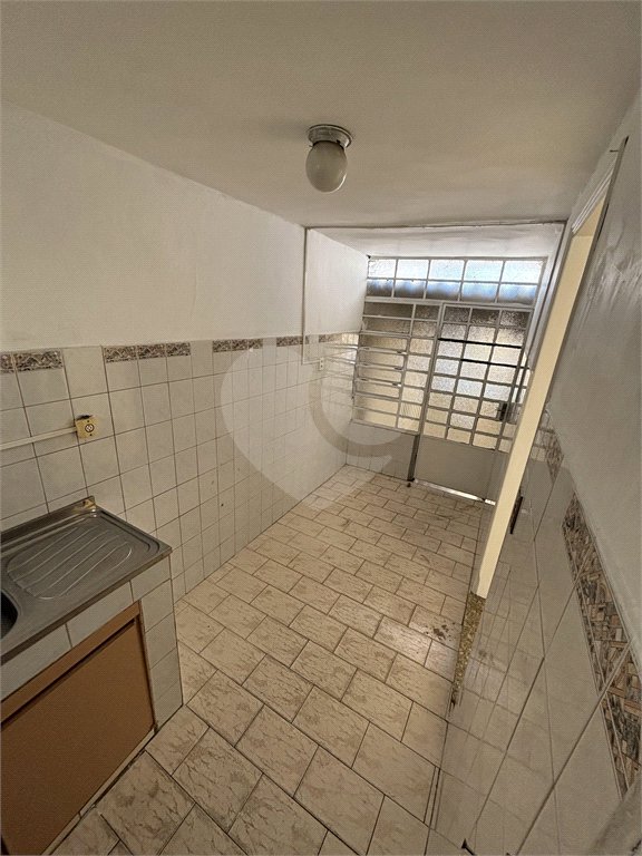 Casa com 132m² de terreno, 2 dormitórios, 2 vagas de garagem e próximo ao metrô.
