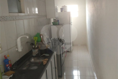Casa Térrea com 2 dormitórios.