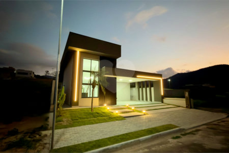 Casa térrea 3 dormitórios (3 suítes), espaço gourmet, piscina, 2 vagas garagem, condomínio fechado com ampla área lazer