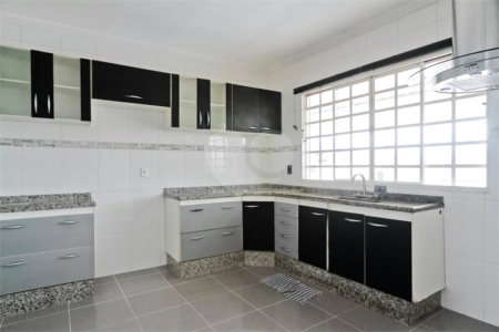 Casa para alugar com 211m², 3 quartos Sem Vaga -Vila Boaçava - São Paulo