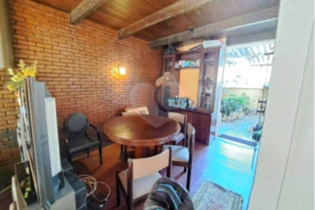 Sobrado com 112m² , 3 dormitórios , sendo 1 suíte , 3 vagas de garagem , à venda no Bosque da Saúde.
