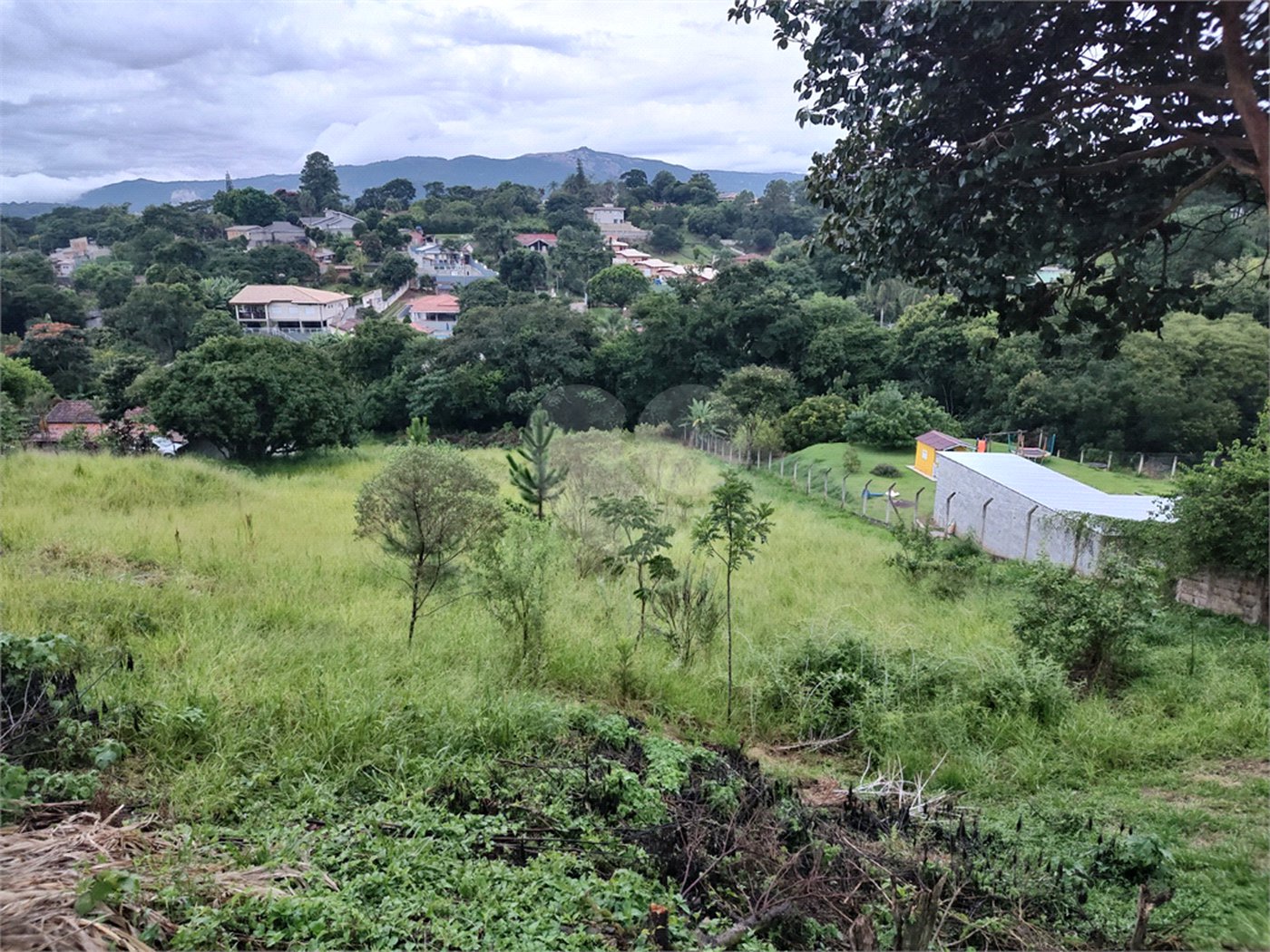 Terreno em Atibaia com 2.090 metros, ótimo para fazer chácara, excelente localização, aceita financiamento