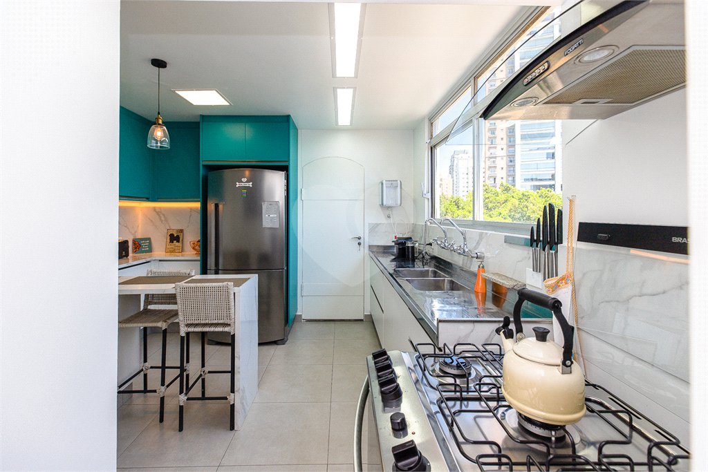 Apartamento para venda em Moema com 185m², 3 dormitórios sendo 1 suíte e 1 vaga