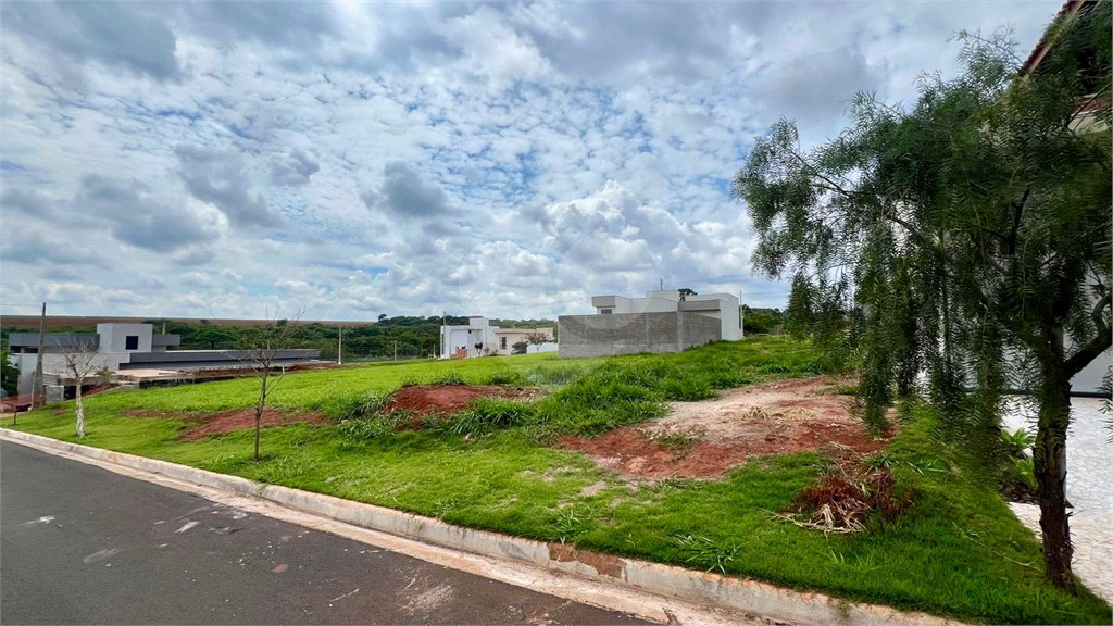 Lote à Venda – Condomínio Recanto do Sabiá