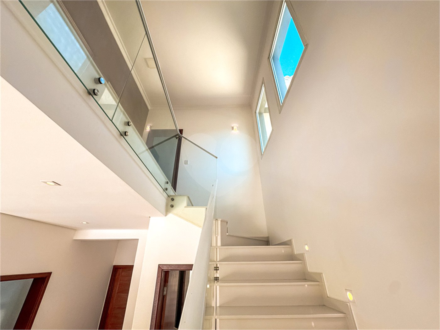 Sobrado à venda em Itupeva – 421,80 m² de terreno – 254,28 m² de área construída – 3 dormitórios – 4 banheiros – 4 vagas de garagem