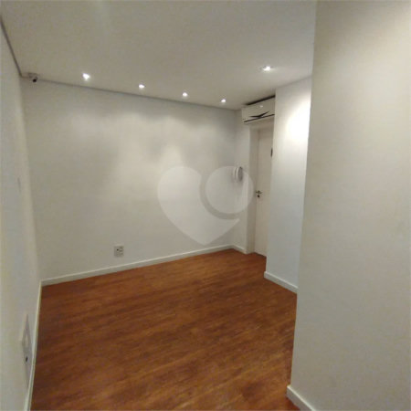 Sala comercial na Oscar Freire à venda Sala coml à venda na Oscar Freire OPORTUNIDADE Sala coml esquina. Rebouças