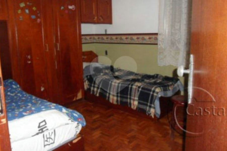 Casa térrea com salas comerciais em anexo à venda na região da Moóca