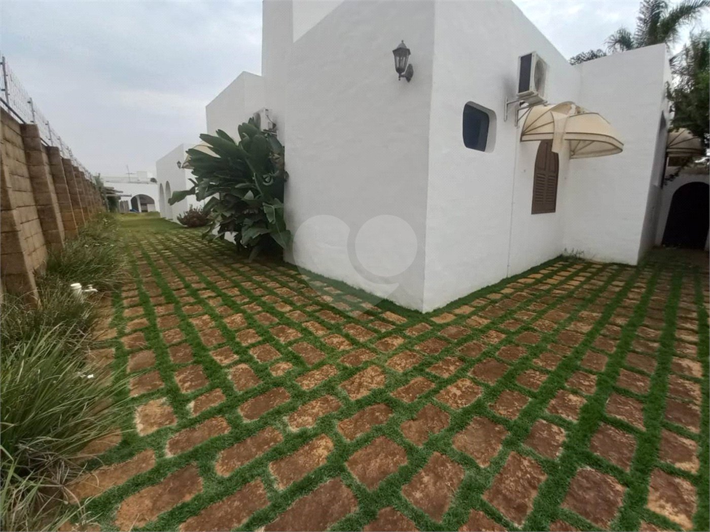 Casa térrea no Condomínio Faber I.