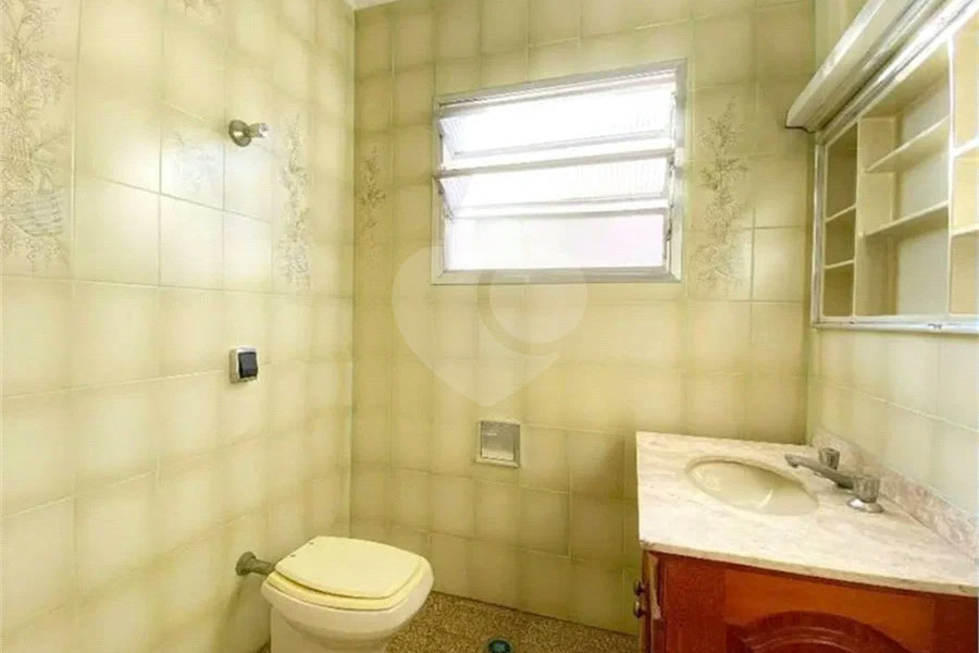 Oportunidade à venda na Vila Ipojuca: Sobrado Espaçoso com 200m²de área construída e 250m2 de terreno - 4 Dormitórios e 5 Vagas de garagem.