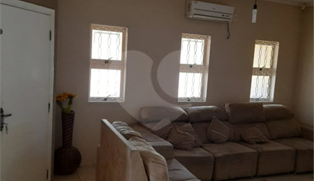 Casa à venda com 3 quartos, sendo 1 suíte, em Jardim Acapulco, São Carlos, SP