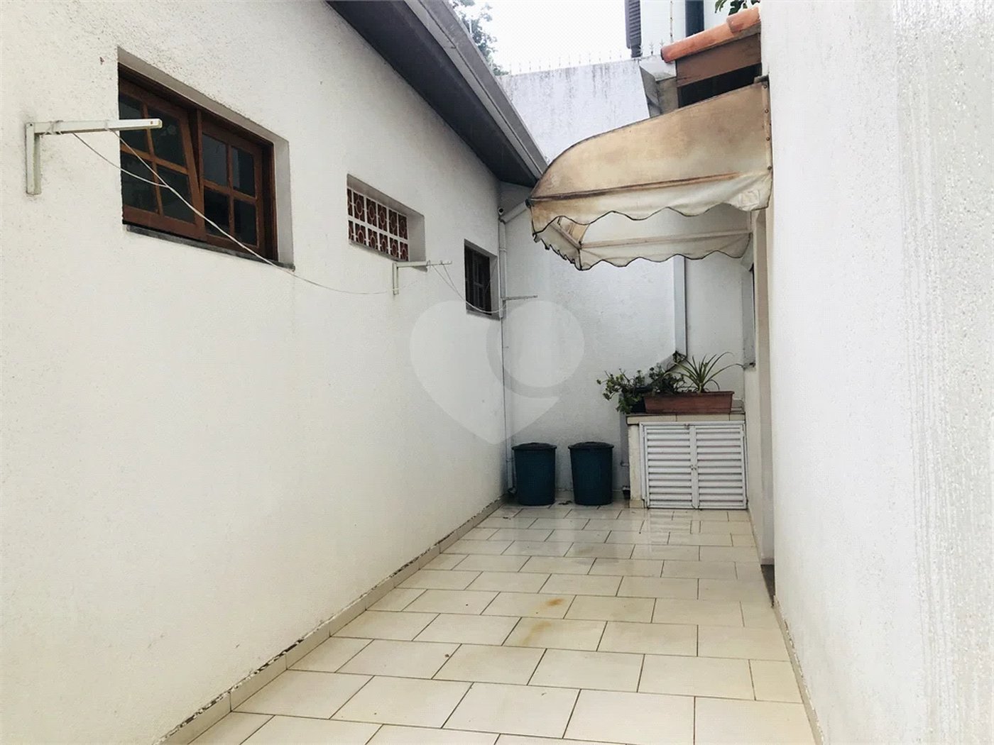 SOBRADO A VENDA NO TREMEMBÉ - 3 DORMS. (1 SUÍTE) E 5 VAGAS