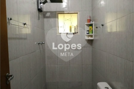 Esta encantadora casa, situada no tranquilo bairro Jardim Bandeirantes, na zona sul de São José dos