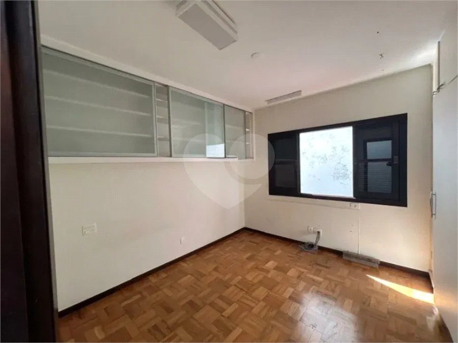 Sobrado na Região de Mirandópolis à 5 Minutos do Metrô Praça da Árvore com 3 Dormitórios sendo 3 Suítes e 2 Vagas de Garagem
