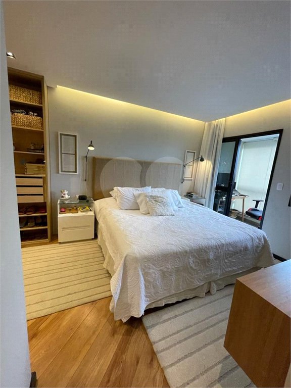 APARTAMENTO DUPLEX A VENDA VILA ADYANA, 200m2 4 DORMITORIOS 3 SENDO SUÍTE, 4 VAGAS DE GARAGEM, SJC/S