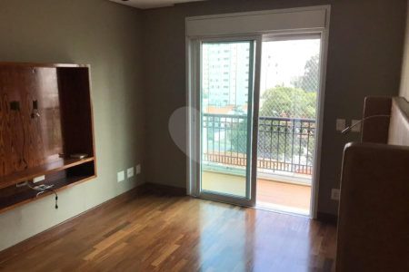Apto 220 metros no Campo Belo. varanda, 5 vagas, 3 suítes. Visite