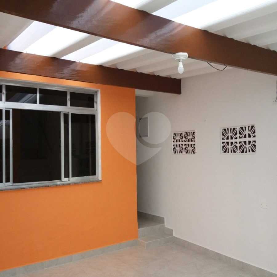 Casa com 125m² , 2 dormitórios , 2 vagas , à venda no Jardim Las Vegas em Santo André.