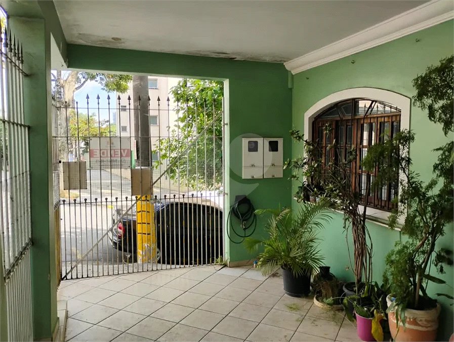 Vende-se sobrado de 3 andares na Vila Santa Catarina