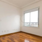 Cobertura duplex à venda na Mooca de 277m² com 3 dormitórios, 1 suíte e 3 vagas.