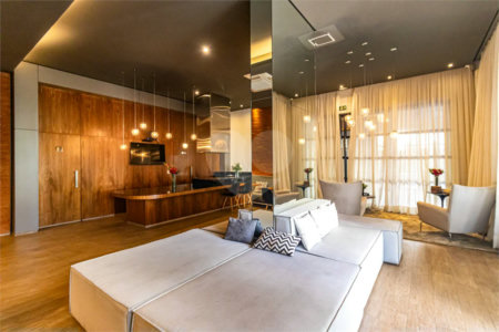 Itaim ! Studio ,muito bem localizado ! vaga de garagem !
