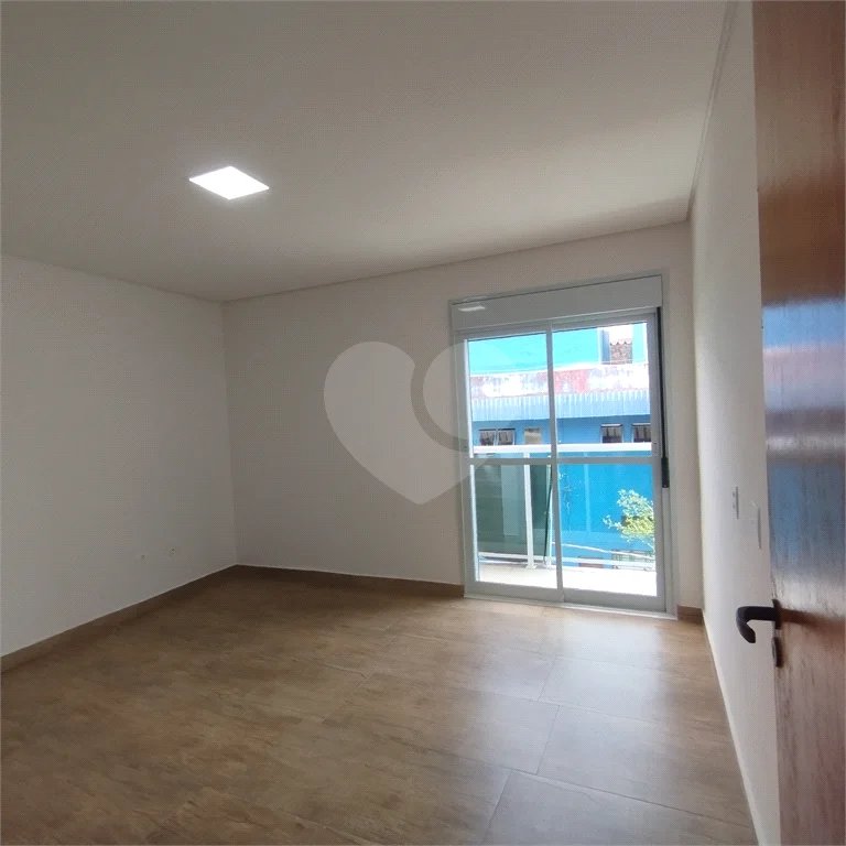 Sobrado à venda, 3 suítes, garagem, a 300 m do metrô Vila Matilde