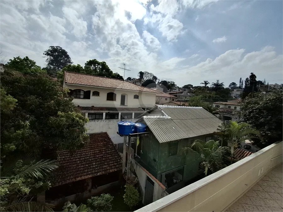 Casa à venda com 3 quartos, sendo 1 suíte, no condomínio Vila Arnoni, São Paulo - SP