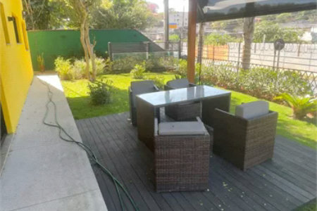 Incrível imóvel comercial com 250 metros de área construída com 5 salas e 2 cozinhas com 5 vags no caxingui